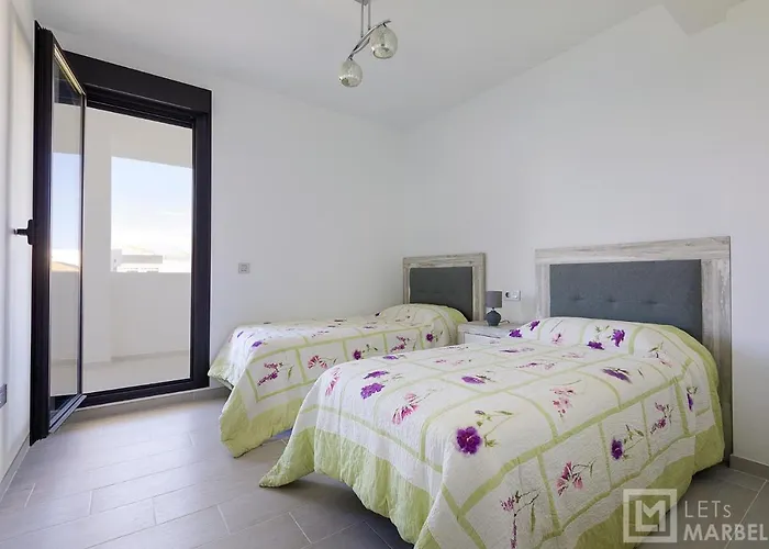 Sunsets - Modern 3-br Beachside Appartamento