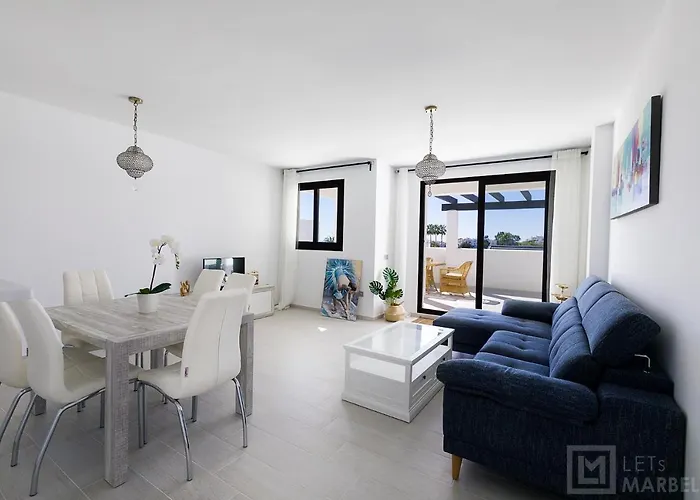 Sunsets - Modern 3-br Beachside *