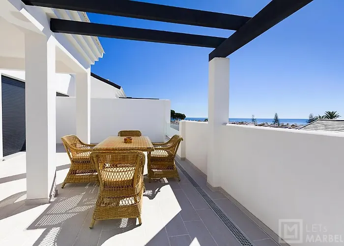 Apartment Sunsets - Modern 3-br Beachside Estepona