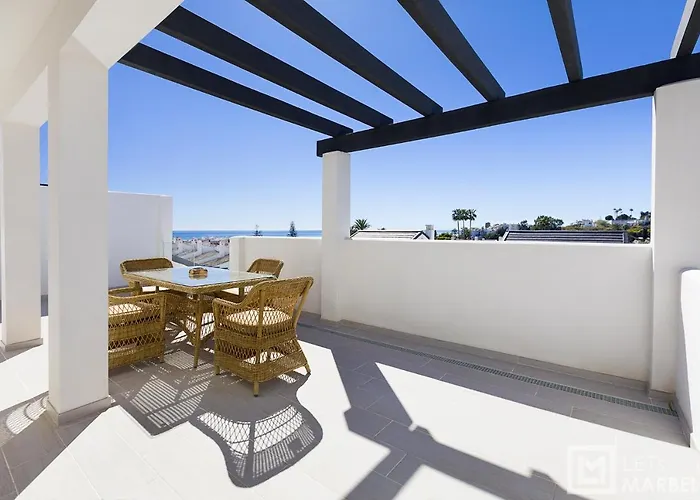 Sunsets - Modern 3-br Beachside