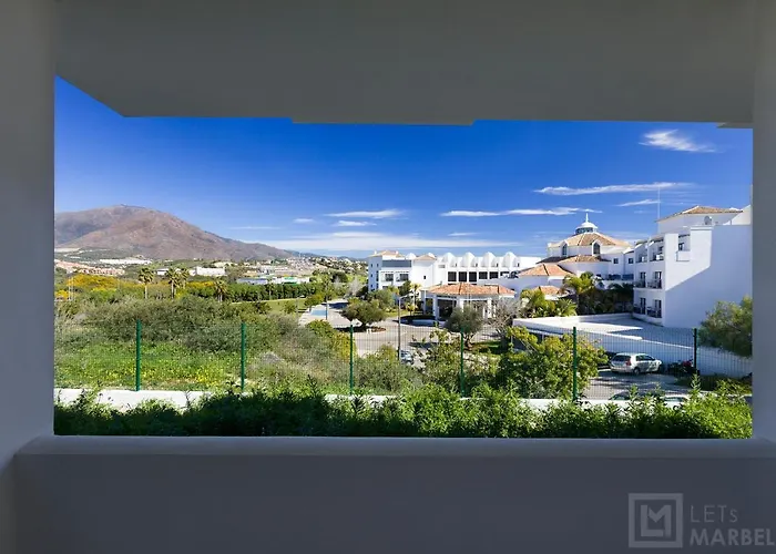 Sunsets - Modern 3-br Beachside *