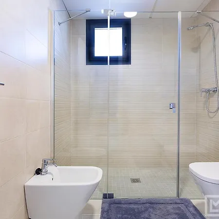 Apartmán Sunsets - Modern 3-br Beachside Estepona