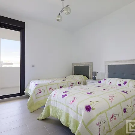 Sunsets - Modern 3-br Beachside Apartamento