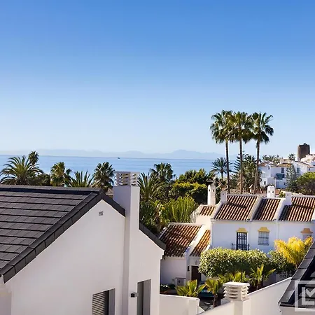 Sunsets - Modern 3-br Beachside Apartmán