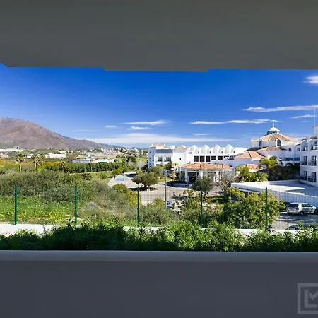 Sunsets - Modern 3-br Beachside *