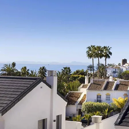 Apartment Sunsets - Modern 3-br Beachside *