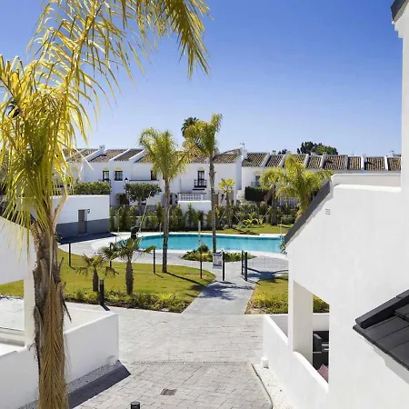 Sunsets - Modern 3-br Beachside *