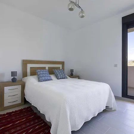 Apartment Sunsets - Modern 3-br Beachside Estepona