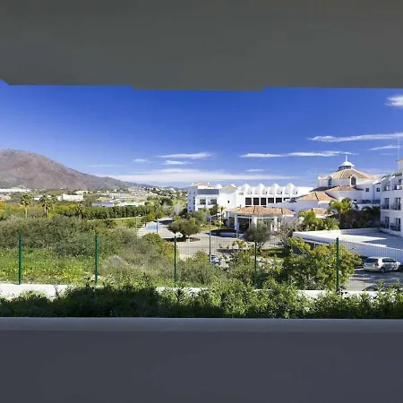 Apartment Sunsets - Modern 3-br Beachside Estepona