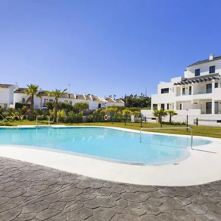 Apartment Sunsets - Modern 3-br Beachside