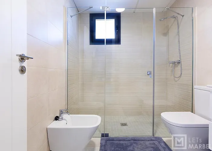 Apartamento Sunsets - Modern 3-br Beachside Estepona